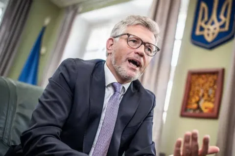 "Українців просто просять виграти Європі більше часу": в Україні обурилися через заяву Ішингера про небезпеку припинення війни