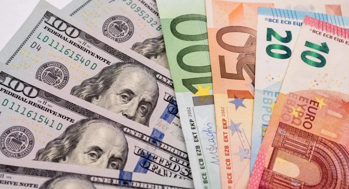 Долар і євро раптово подешевшали: курс валют на 12 лютого - today.ua