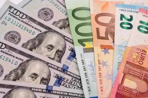 Долар і євро раптово подешевшали: курс валют на 12 лютого