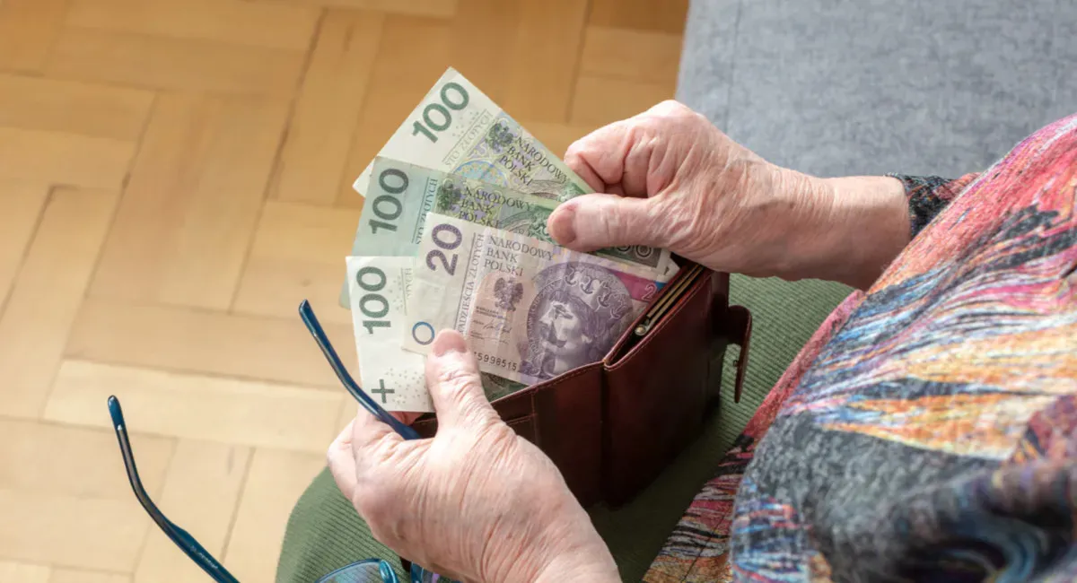 Українцям, що працювали у Польщі, виплачуватимуть польську пенсію: як її отримати - today.ua