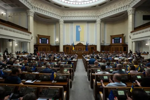 Податки для ФОП скасовуються? Чому Рада масово пішла на лікарняний у розпал кризи з МВФ