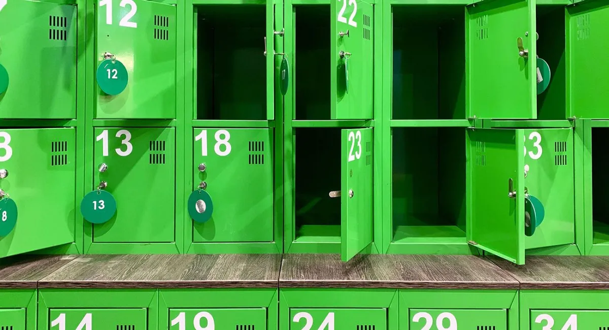 Обязаны ли украинцы оставлять личные вещи в камерах хранения магазинов: ответ Госпотребслужбы - today.ua