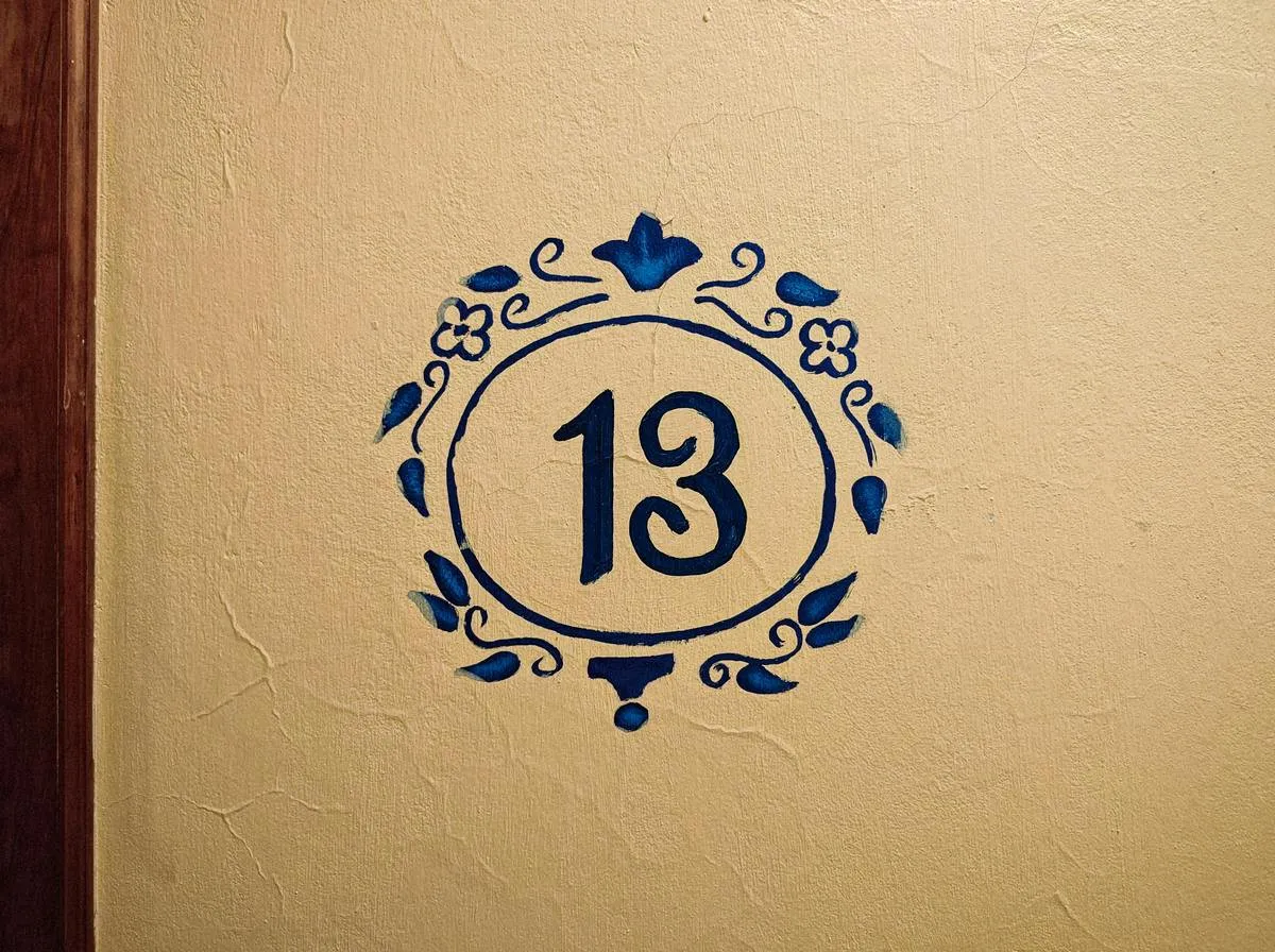 Пятница 13-е: почему этот день считают опасным и что не стоит делать в пугающую дату - today.ua