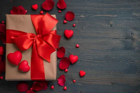 Что подарить любимой на День святого Валентина: беспроигрышные варианты стоимостью до 1000 гривен