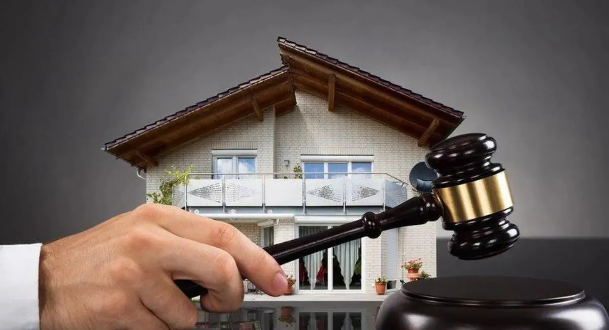 У украинцев могут забрать единственную квартиру за долги: с какой суммы начинается изъятие жилья - today.ua