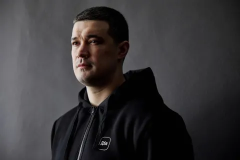 "Ледве вціліли": дружина міністра оборони Федорова з маленькою дитиною потрапила у ДТП на мосту в Києві