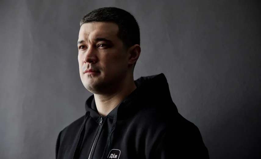 "Ледве вціліли": дружина міністра оборони Федорова з маленькою дитиною потрапила у ДТП на мосту в Києві