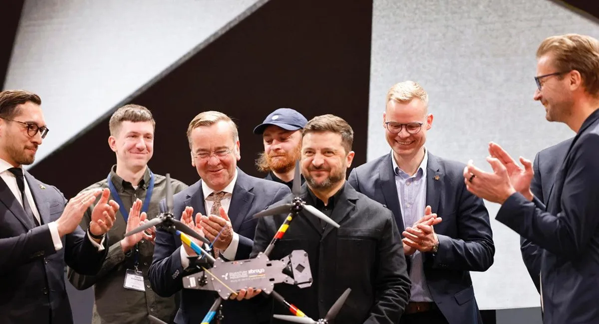 Замість гучних обіцянок - результат: Зеленський показав перший ударний дрон, зроблений спільно з німцями (відео) - today.ua