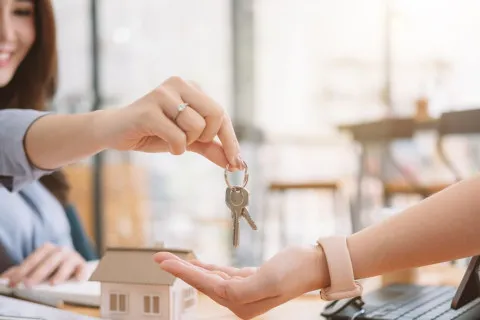 Українці зможуть забрати у власність житло, яке вони орендують: деталі нового закону