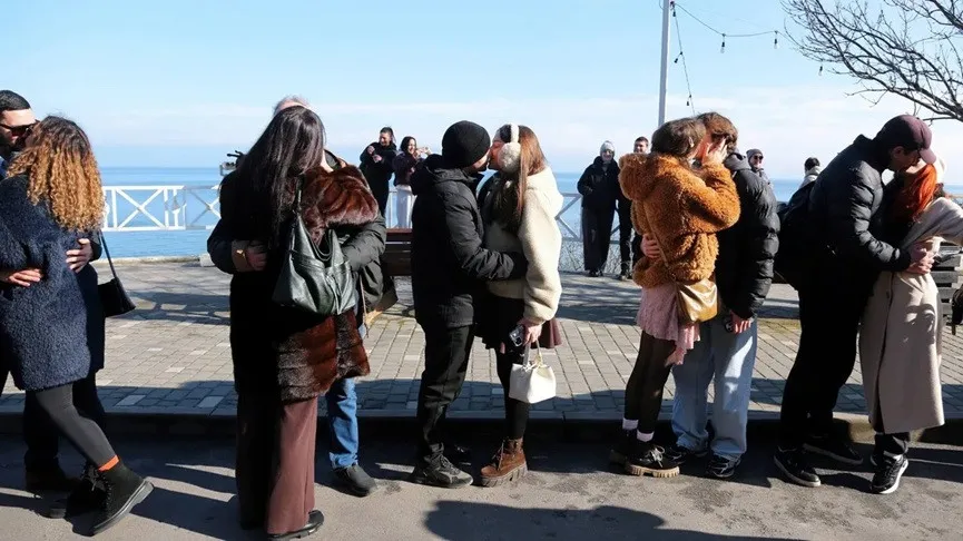 Рекорд пристрасті у День закоханих: одесити на березі моря влаштували масове безумство (фото) - today.ua