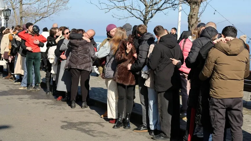 Рекорд пристрасті у День закоханих: одесити на березі моря влаштували масове безумство (фото) - today.ua