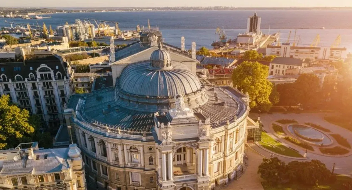 Рекорд пристрасті у День закоханих: одесити на березі моря влаштували масове безумство (фото) - today.ua