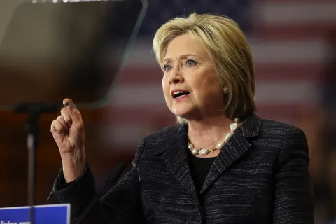 Такий підхід є "ганебним": Клінтон різко розкритикувала політику Трампа щодо війни в Україні