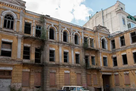 Квартири, що роками стоять порожніми, будуть передавати у користування переселенцям