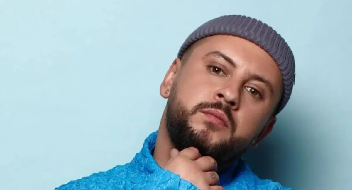 Це що, Коломойський вийшов із СІЗО?: Монатік радикально змінив імідж і нарвався на шквал іронії (відео) - today.ua