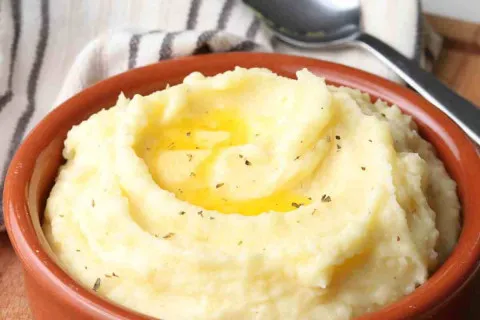 Без молока та вершкового масла: що додати в картопляне пюре для ідеальної текстури та смаку