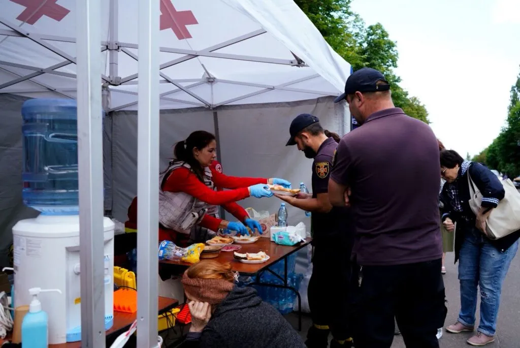 Шахед або ракета влучили в будинок: що робити і чого категорично не можна — поради рятувальника - today.ua