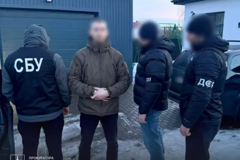 2,5 тисячі доларів за “вирішення питання”: на Волині затримали двох посадовців ТЦК