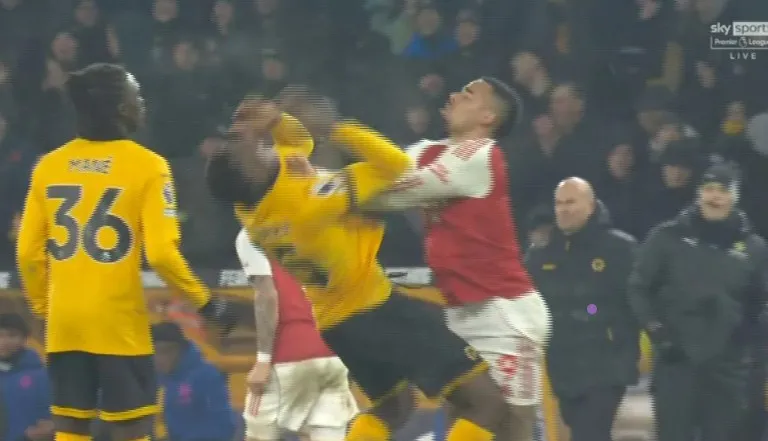 Після фінального свистка спалахнула бійка: футболісти Арсеналу та Вулвергемптона влаштували сутичку Після фінального свистка спалахнула бійка: футболісти Арсеналу та Вулвергемптона влаштували сутичку - today.ua