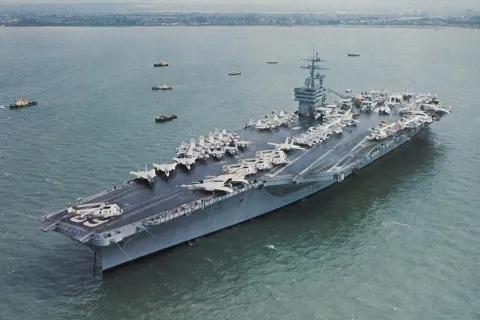 Мовчали більше 20 років: американські військові розповіли, як їхній авіаносець Nimitz супроводжували НЛО (Відео)