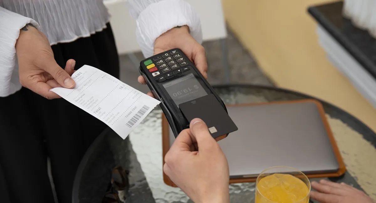 Замість купи папірців у гаманці - єЧек: як нова послуга спростить життя та збереже гроші українців - today.ua