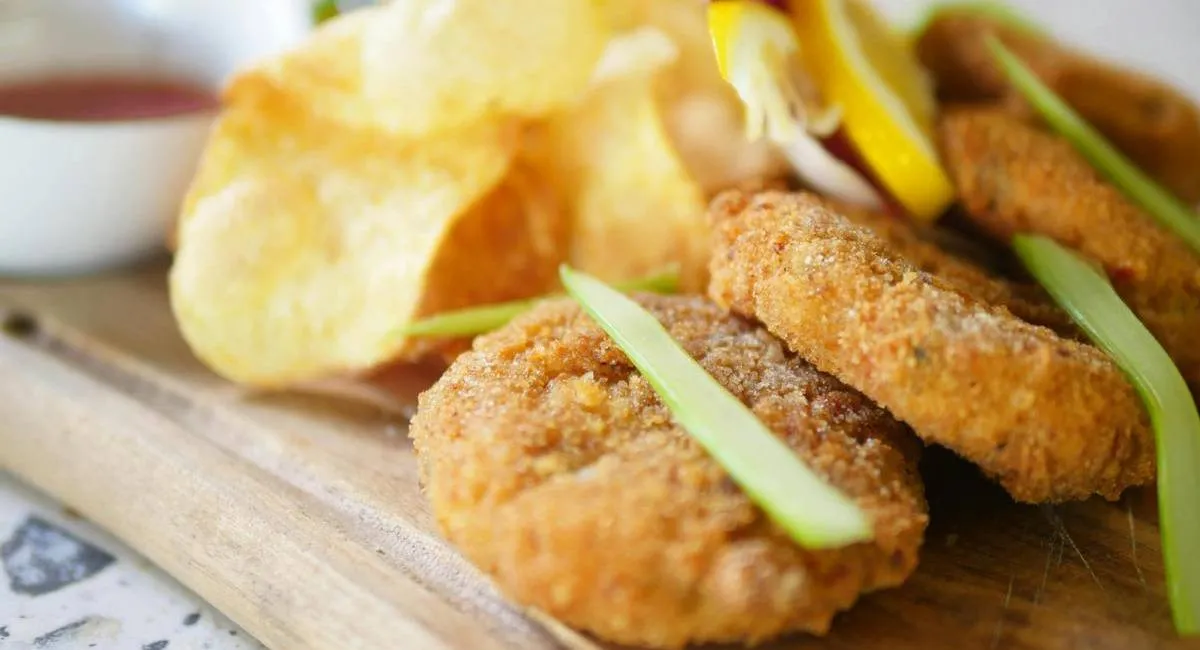 Превратите рыбные котлеты в настоящий шедевр: что добавить в блюдо для сочности и аромата - today.ua