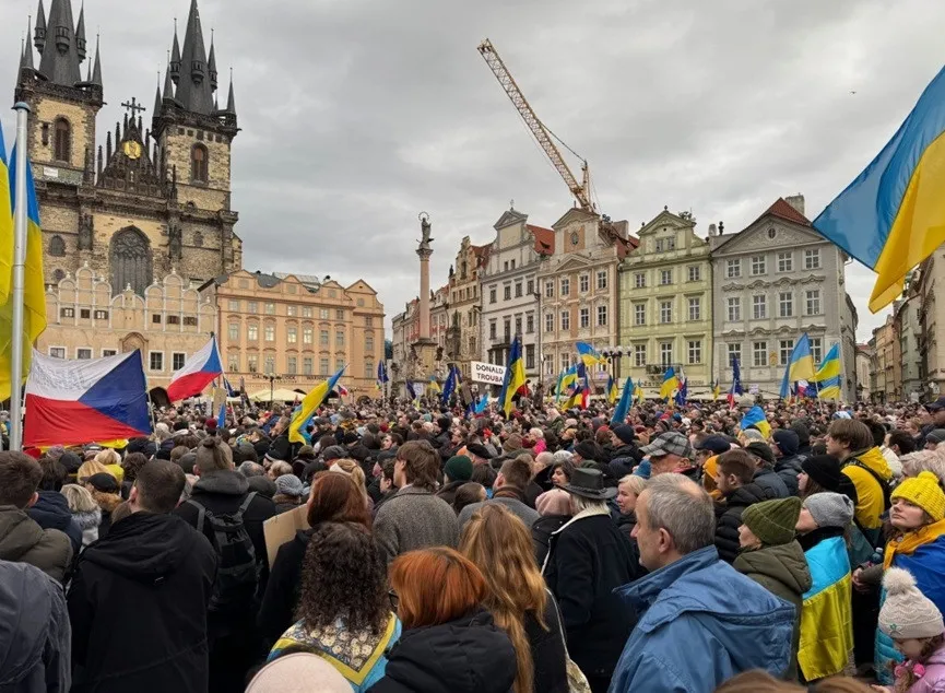 Ляпас Бабішу: Прага вибухнула багатотисячним мітингом, який став знаком для проросійських сил (фото) Ляпас Бабішу: Прага вибухнула багатотисячним мітингом, який став знаком для проросійських сил (фото) - today.ua