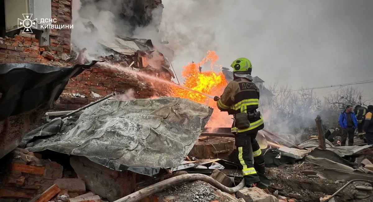 РФ завдала масованого удару по Києву та області: горять будинки, є загиблі (фото, відео) - today.ua