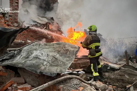 РФ завдала масованого удару по Києву та області: горять будинки, є загиблі (фото, відео)