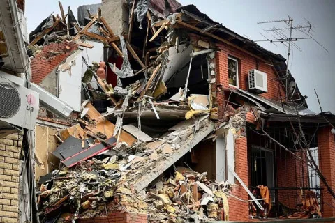 "Особый статус" не уберег от российских ракет: под Киевом повреждено имение бывшего соратника Зеленского