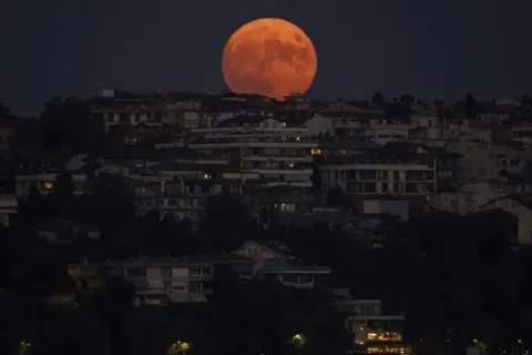 3 марта над землей взойдет "Кровавая Луна": что известно об этом астрономическом явлении