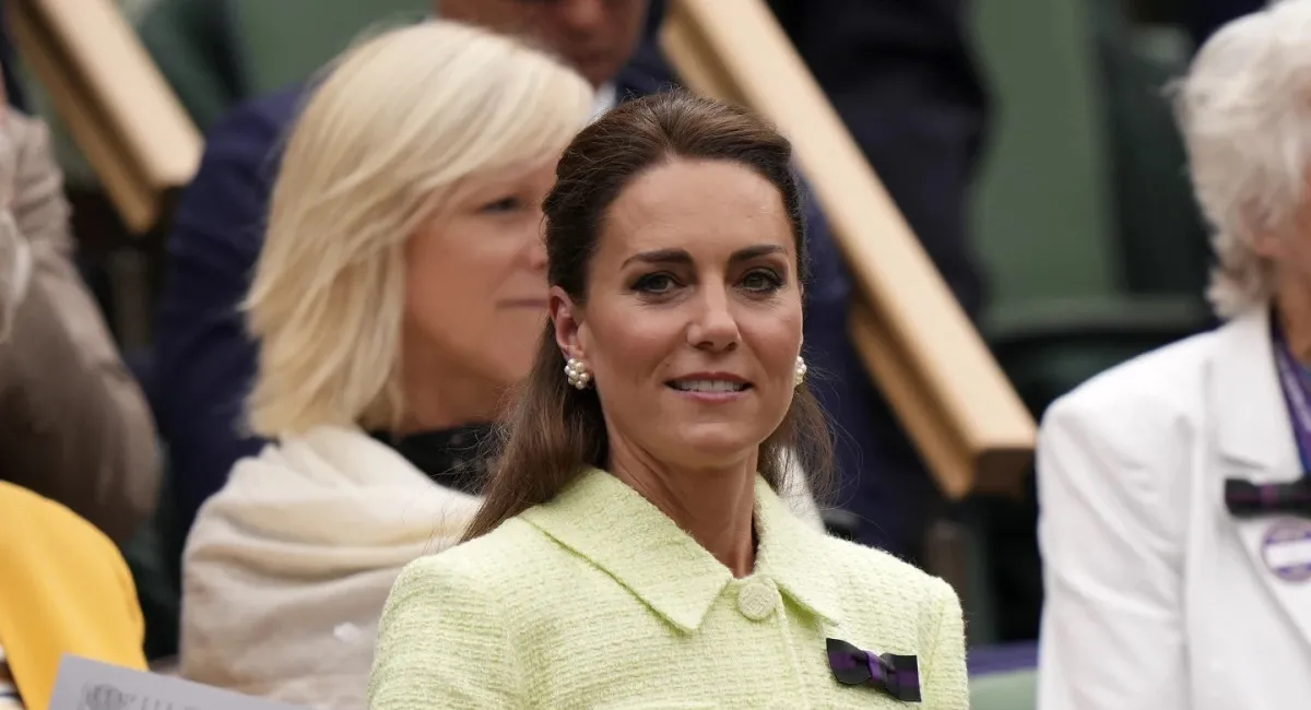 Кейт Миддлтон в эффектном платье с открытыми плечами произвела фурор на красной дорожке BAFTA - today.ua