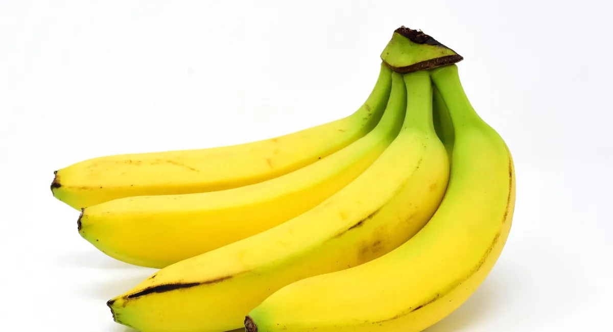 Їсти чи не їсти банани: нутриціолог розвінчала популярні міфи про тропічний фрукт - today.ua