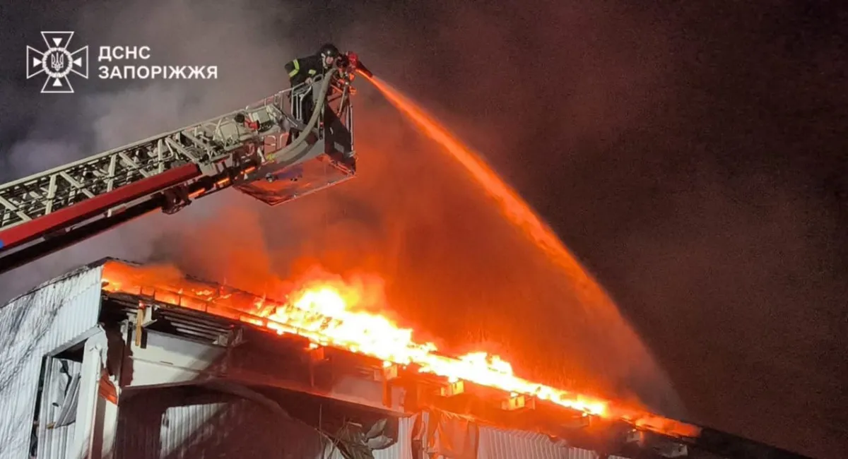 Враг ударил шахедами по Запорожью: есть разрушения и раненые, среди которых ребенок (фото) - today.ua