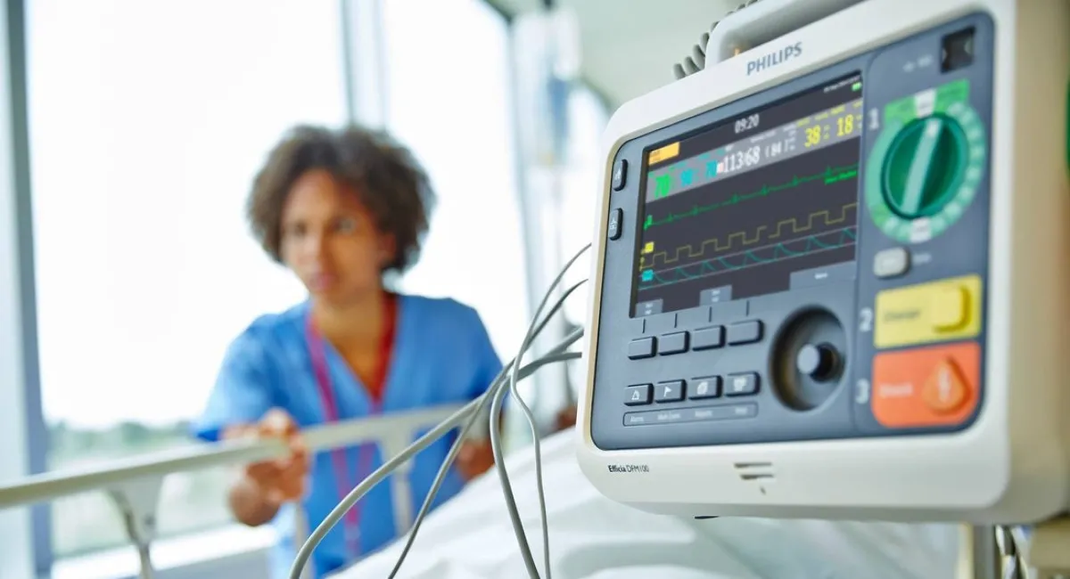 Шість зупинок серця та кома: після гри з собакою жінці ампутували всі кінцівки - today.ua