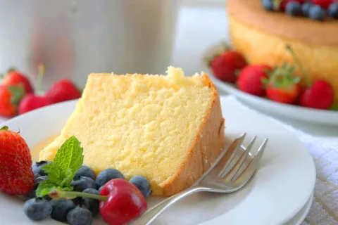 Самый простой молочный пирог: рецепт воздушного десерта, который не может не получиться