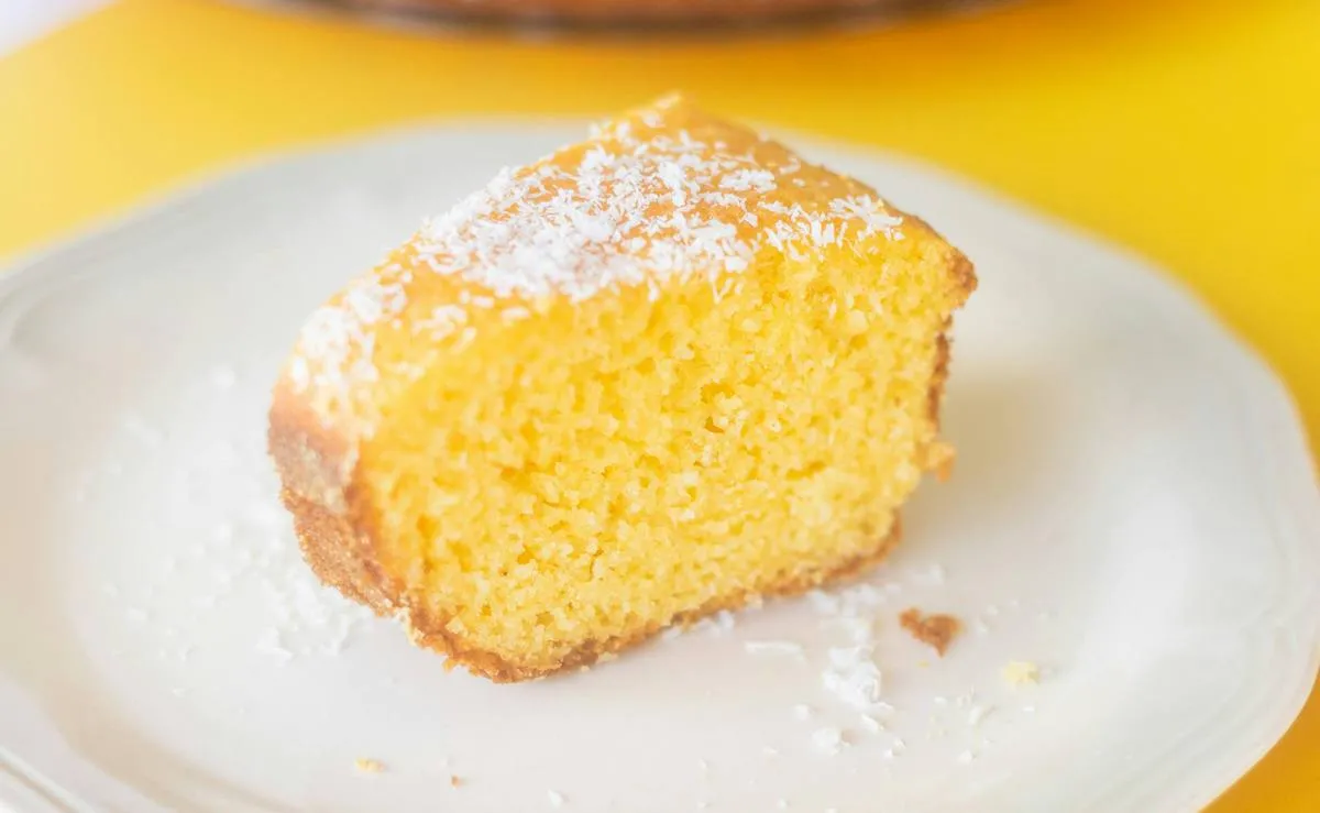 Найпростіший молочний пиріг: рецепт повітряного десерту, який не може не вийти - today.ua
