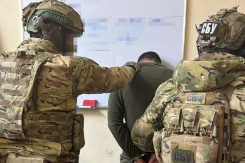 Зрадники гірші за ворога? Топофіцери СБУ та ЗСУ погоріли на хабарі в 320 тисяч доларів, що підриває оборону неба