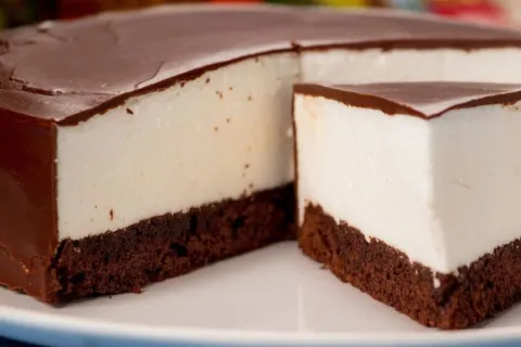 Як приготувати торт "Пташине молоко" своїми руками: рецепт, який освоїть навіть новачок