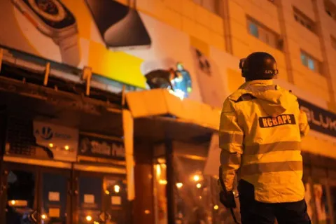 Русские ударили баллистикой и КАБами по Запорожью: повреждено 19 многоэтажек и ТЦ, есть пострадавшие (фото)