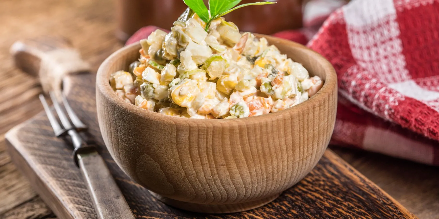 Обычные продукты, но необычный вкус: простой рецепт салата, который исчезает со стола первым Обычные продукты, но необычный вкус: простой рецепт салата, который исчезает со стола первым - today.ua