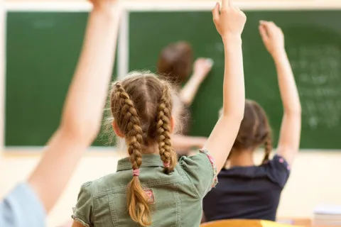 Отмена весенних каникул и обучение летом: что ждет учеников в 2026 году - МОН