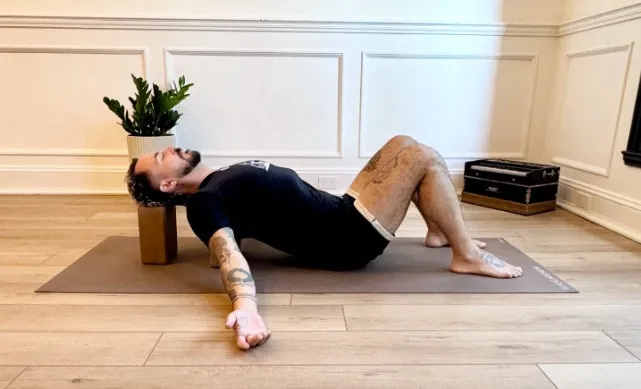 Упражнения для продления жизни: тренер показал простые техники на каждый день - today.ua