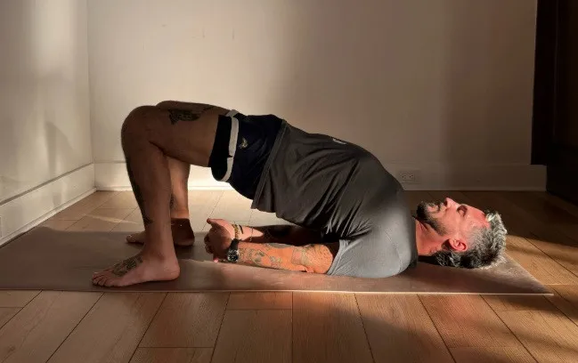 Упражнения для продления жизни: тренер показал простые техники на каждый день - today.ua