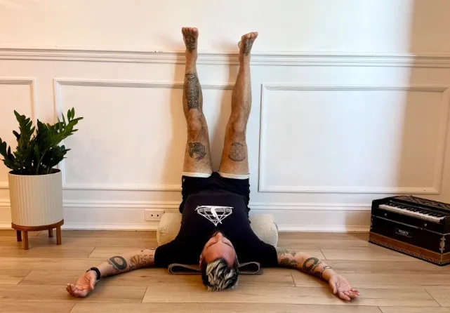 Упражнения для продления жизни: тренер показал простые техники на каждый день - today.ua