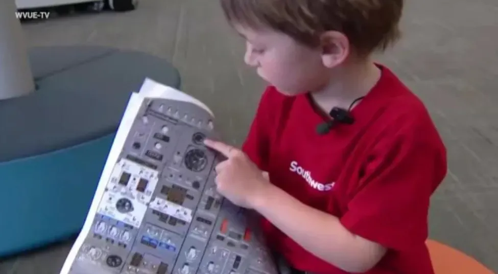 Пятилетний мальчик нашел ошибку в руководстве пилотов и получил VIP-экскурсию от авиакомпании - today.ua