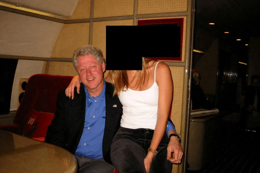 Клинтон впервые свидетельствовал в Конгрессе по делу Эпштейна: Я ничего не видел и не делал Клинтон впервые свидетельствовал в Конгрессе по делу Эпштейна: Я ничего не видел и не делал - today.ua