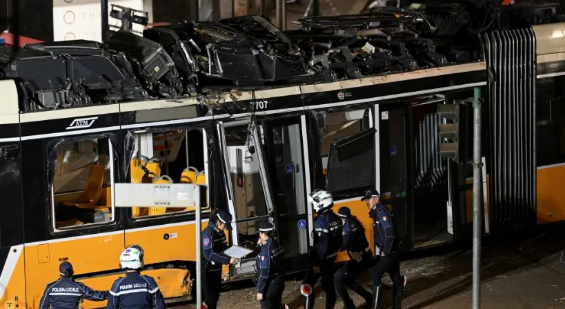 В Милане трамвай потерял управление и врезался в здание: есть жертвы В Милане трамвай потерял управление и врезался в здание: есть жертвы - today.ua