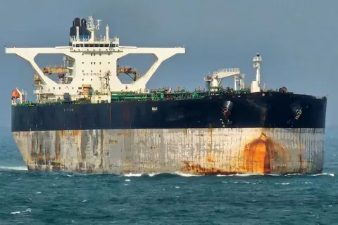 Российский флаг не спас: США штурмовали находящийся под санкциями нефтяной танкер, - Reuters