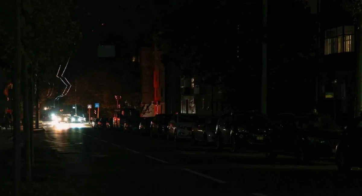 Блекаут у Дніпрі та Запоріжжі: люди ажіотажно скуповують воду - today.ua